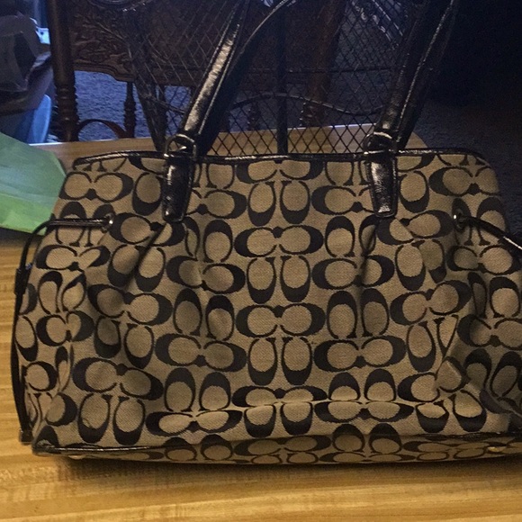 Coach Signature Bag - Picture 6 of 9